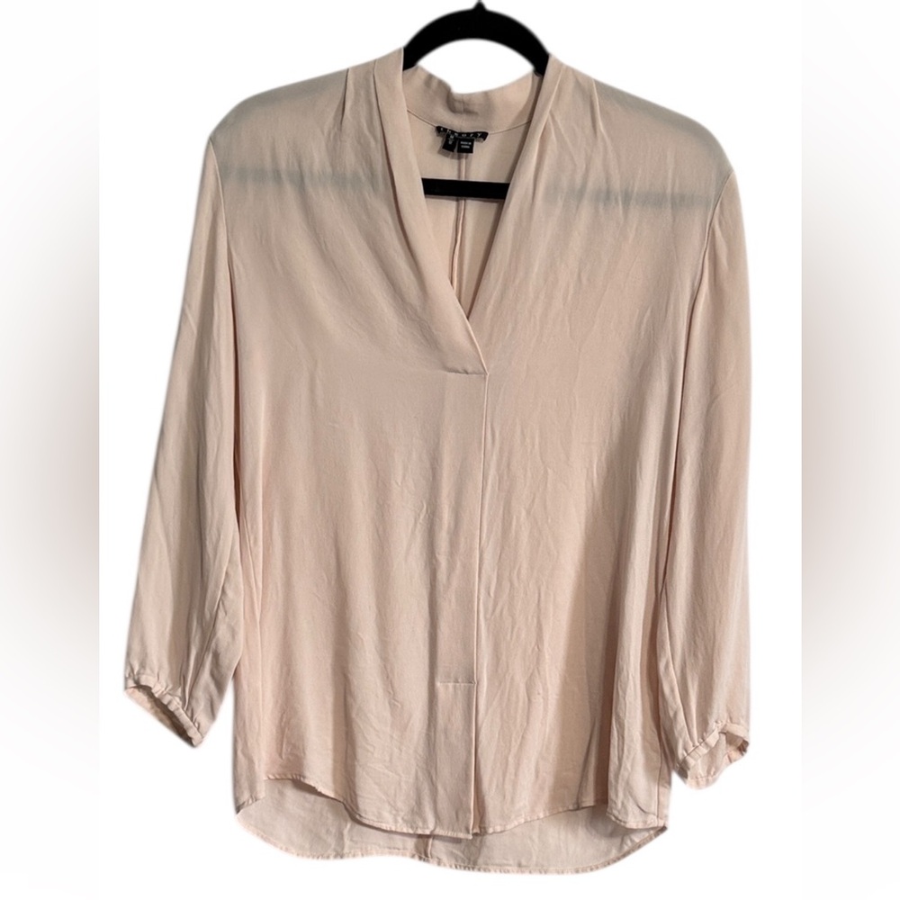 Theory Helona Double GGT 100% Silk V-Neck Blouse in Nude - Size Medium - Picture 2 of 10